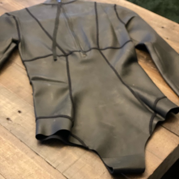 Designer Mikoh Swin suit - Picture 2 of 5